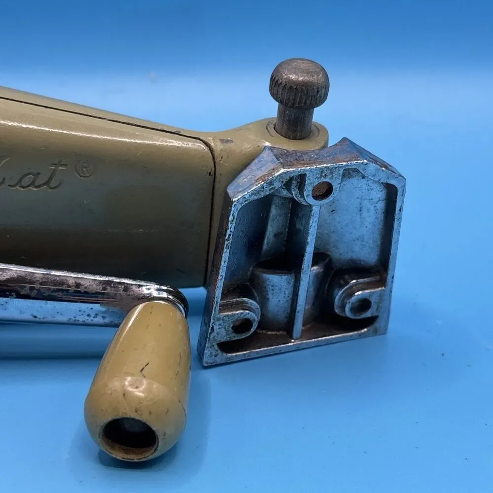 Vintage Can-O-Mat wall mount Can Opener, Populux, w/ mount, MCM 1960s Green US